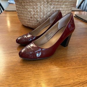 ⭐️ Bass Burgundy Patent Leather Pumps Snakeskin Toe Size 7.5 Like New